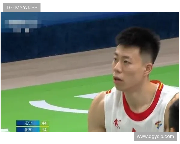 杨文学半场十三分钟高效出战六投四中十分快九篮板全面表现体育赛场