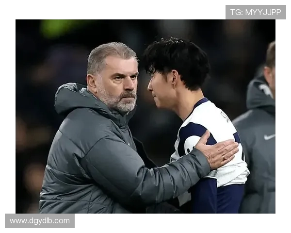 凯塞多被吹犯规引争议马雷斯卡不满判罚场边染黄成比赛焦点瞬间