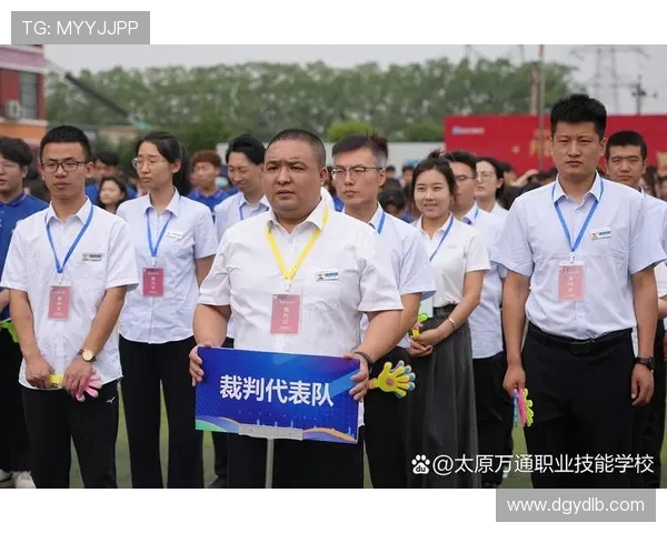 突击采访落尘谈体育精神积极沟通专注训练做好自己的事赛场拼搏团队成长