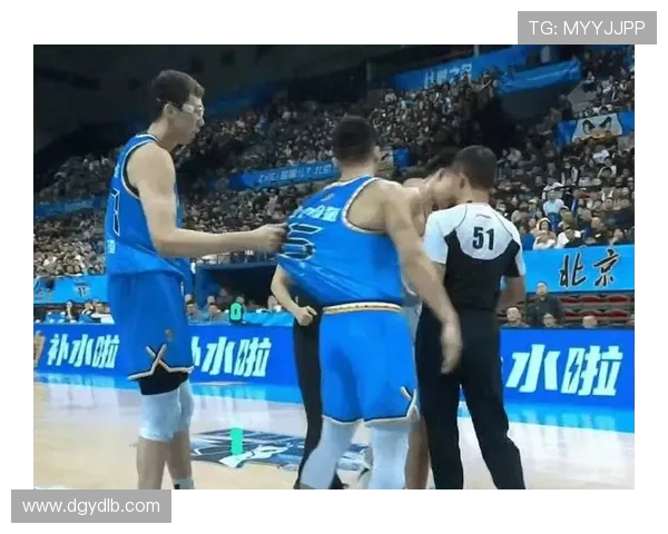 贺希宁赛后调侃球迷手感冰凉底角蹲守无人传球引热议成为赛场趣谈 贺希宁赛后调侃球迷手感冰凉底角蹲守无人传球引热议成为赛场趣谈